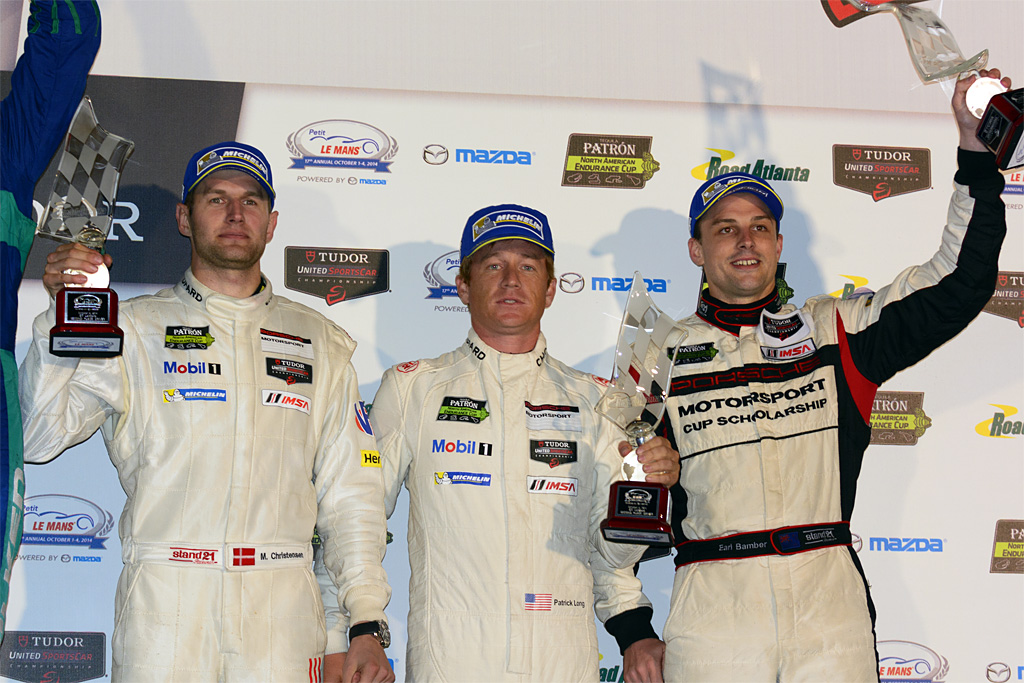 Michael Christensen på podiet med Patrick Long og Earl Bamber
(Foto: Porsche PR)
